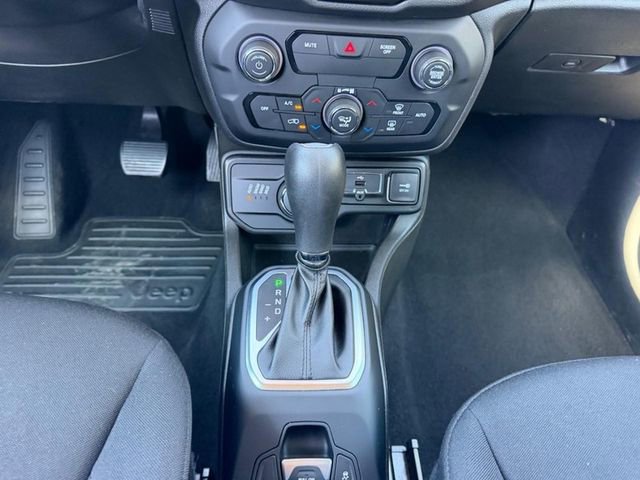 Used 2020 Jeep Renegade Latitude w/ Cold Weather Group image 16