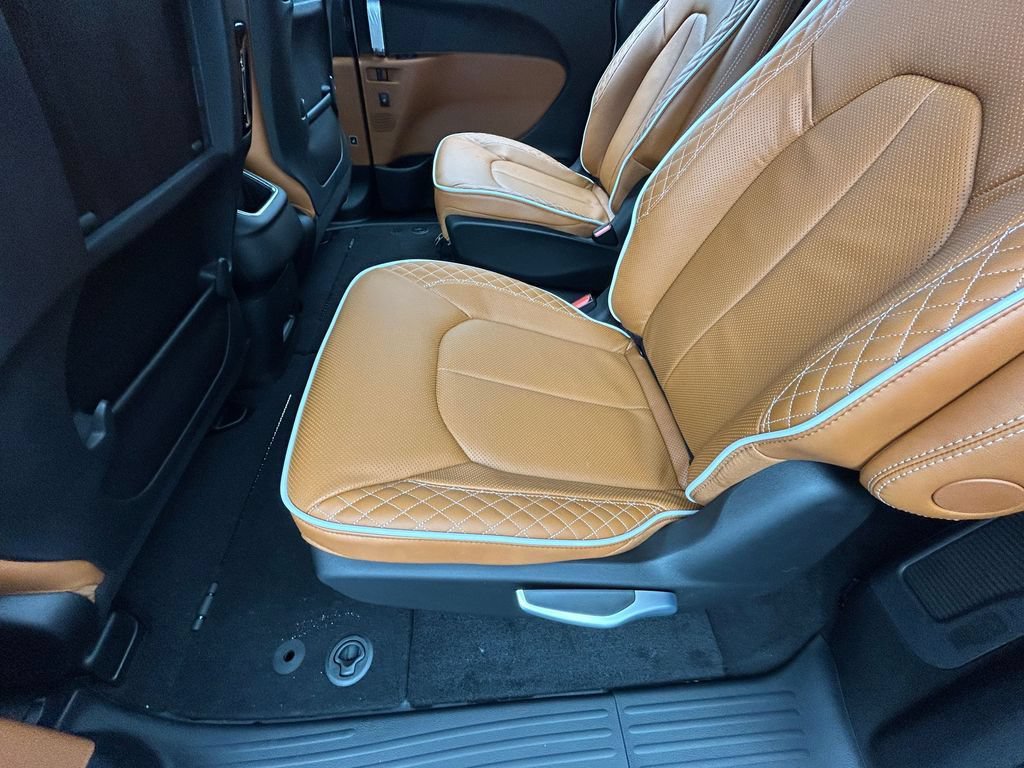 New 2026 Chrysler Pacifica Pinnacle FWD image 30