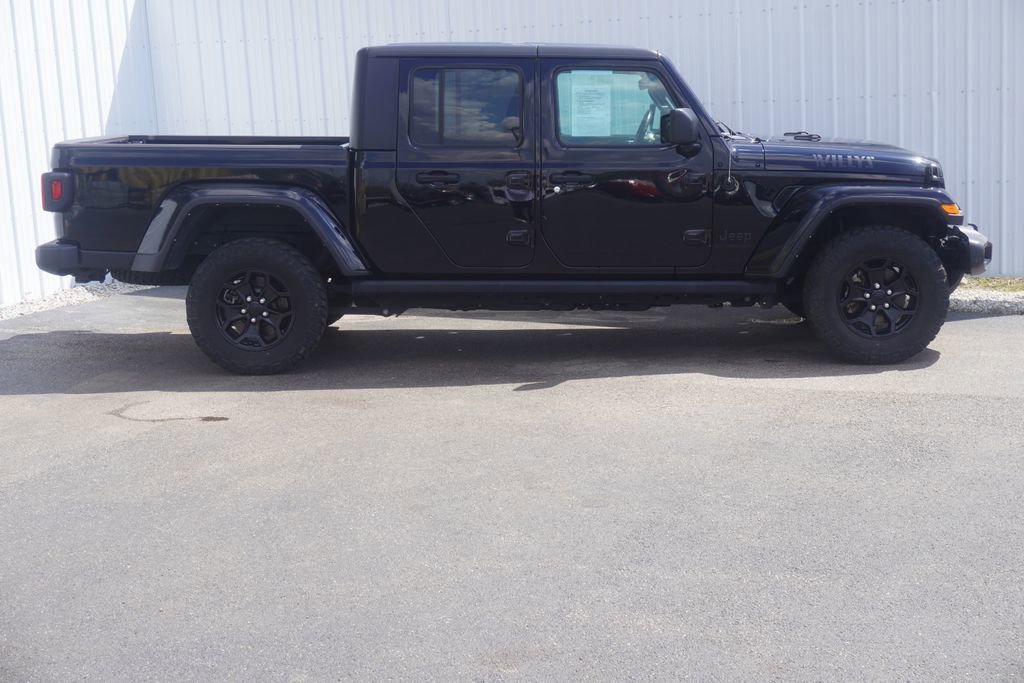 Used 2022 Jeep Gladiator Willys AWD/4WD image 2