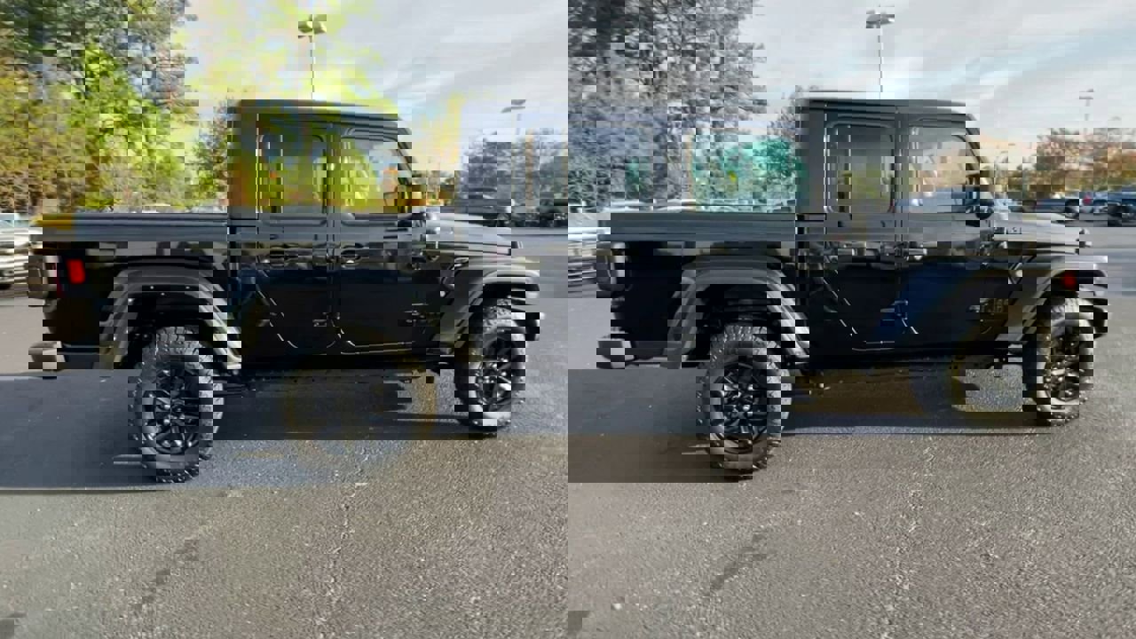 Used 2023 Jeep Gladiator Sport image 9