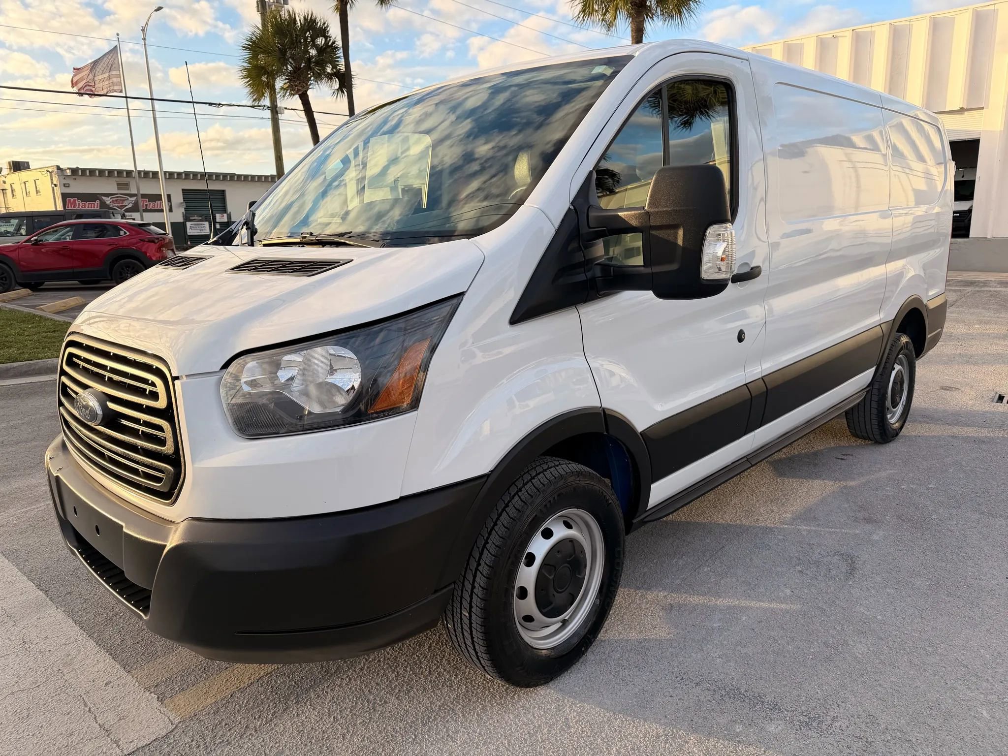 Used 2019 Ford Transit 250 130 Low Roof image 3