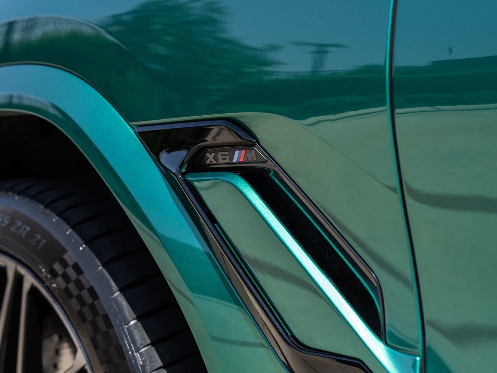 Used 2025 BMW X6 M Competition w/ Executive Package image 16