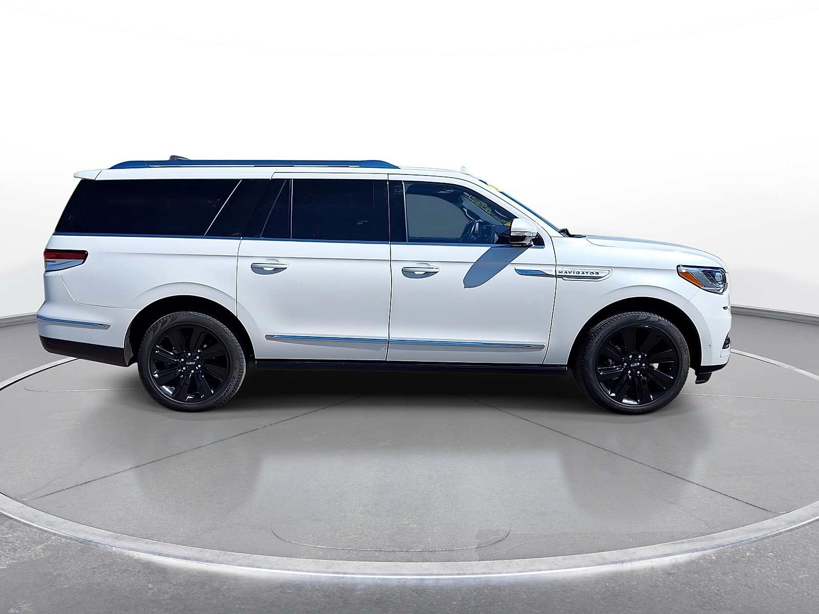 Used 2024 Lincoln Navigator L Reserve AWD/4WD image 9
