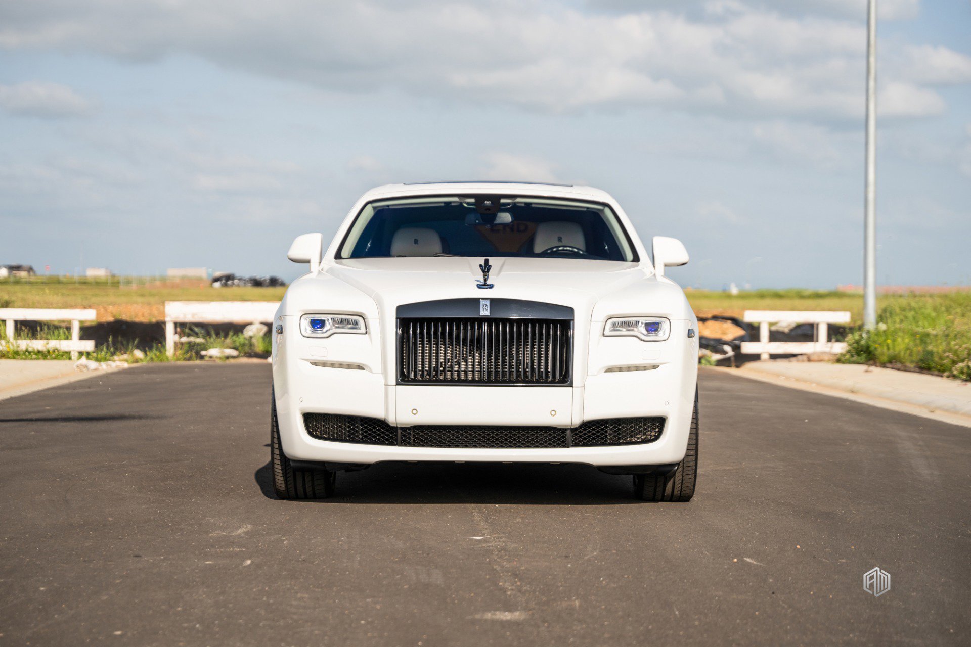 Used 2016 Rolls-Royce Ghost image 2