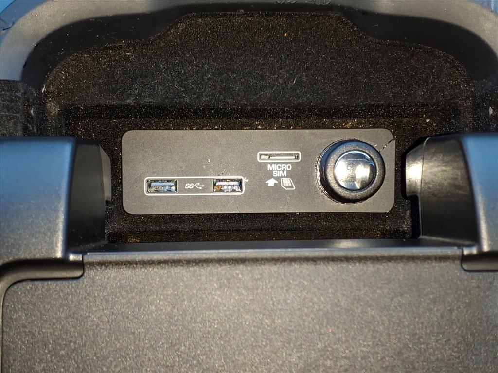 Used 2020 Land Rover Range Rover Sport SE image 16