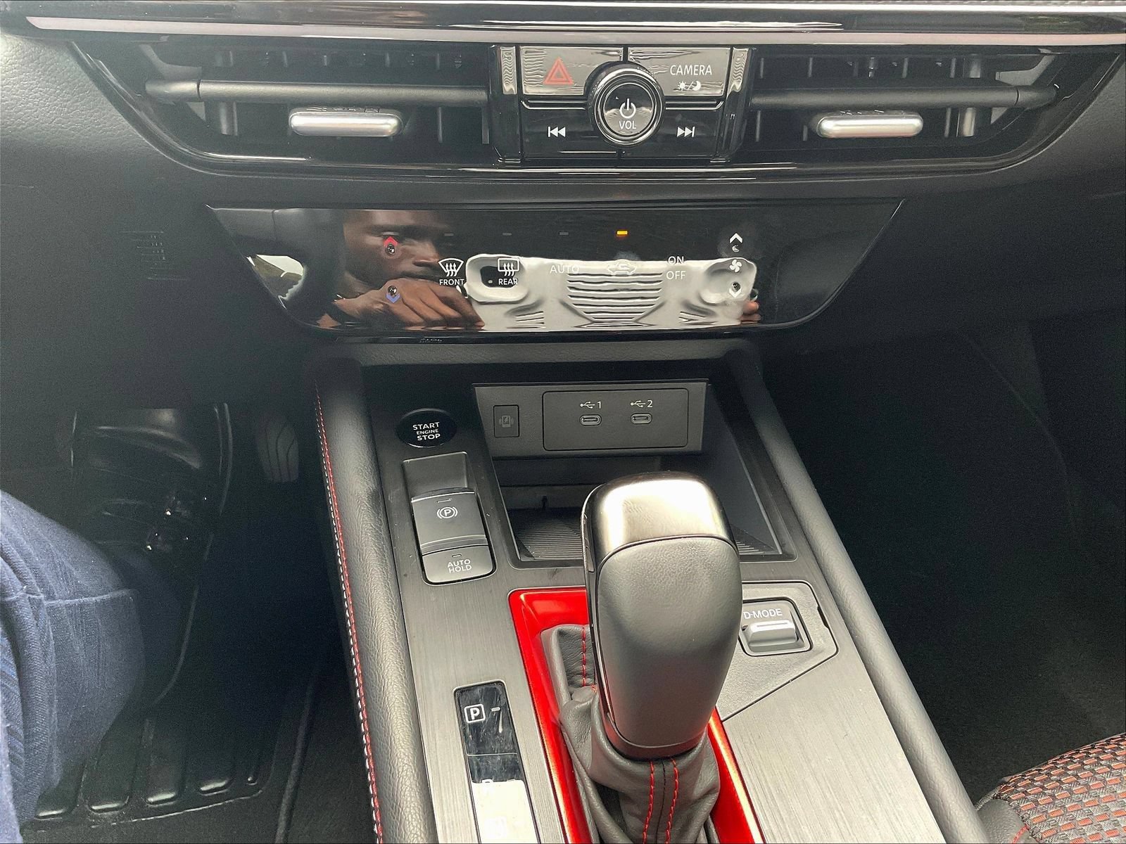 Certified 2025 Nissan Kicks SR FWD image 17