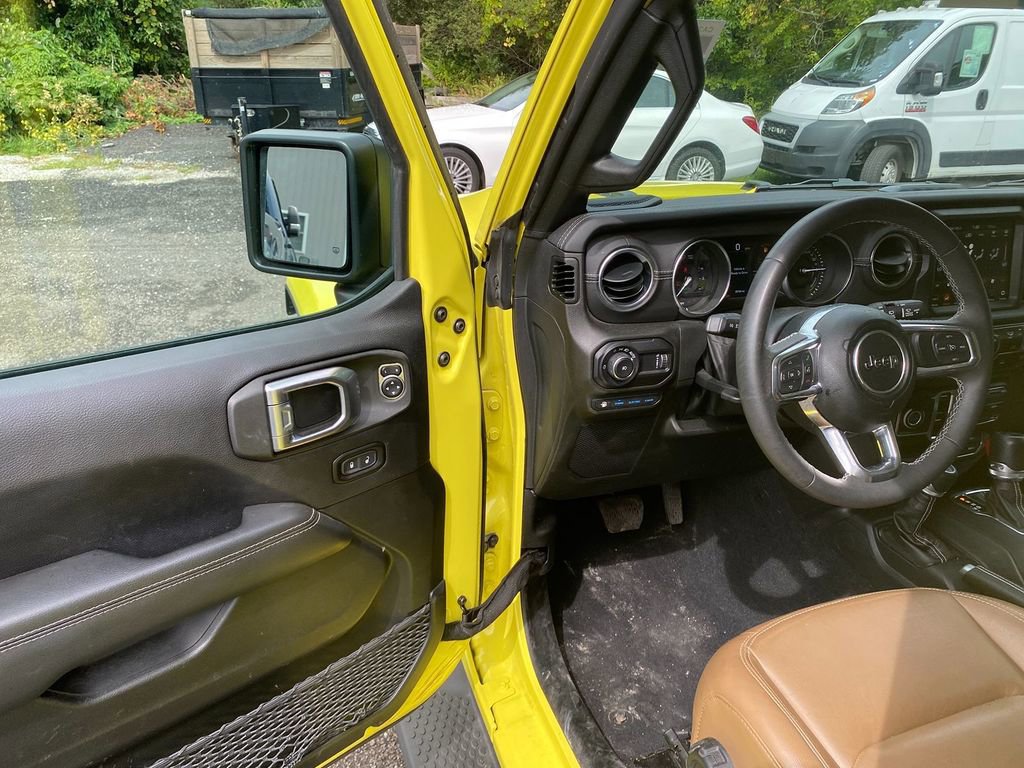 Used 2023 Jeep Wrangler Sahara AWD/4WD image 10
