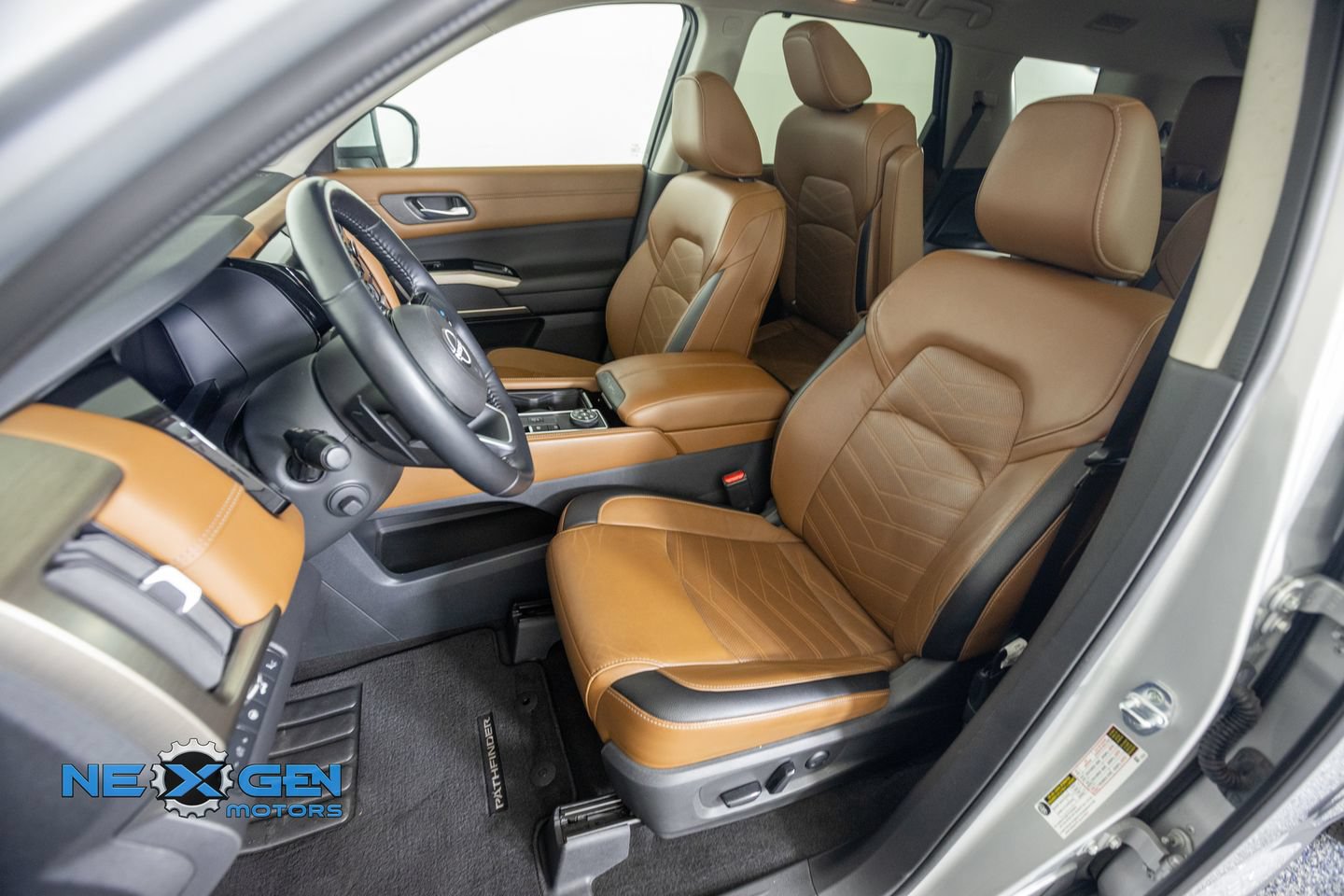 Used 2022 Nissan Pathfinder Platinum AWD/4WD image 25