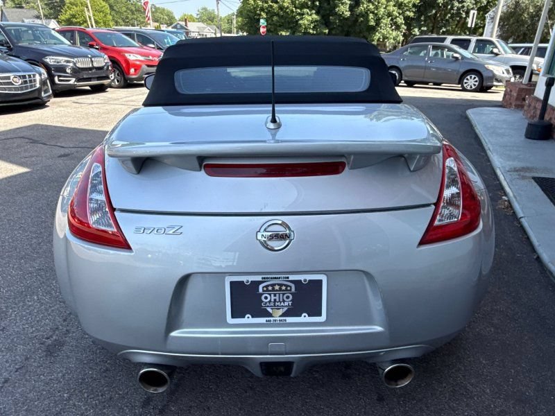 Used 2010 Nissan 370Z Touring RWD image 9