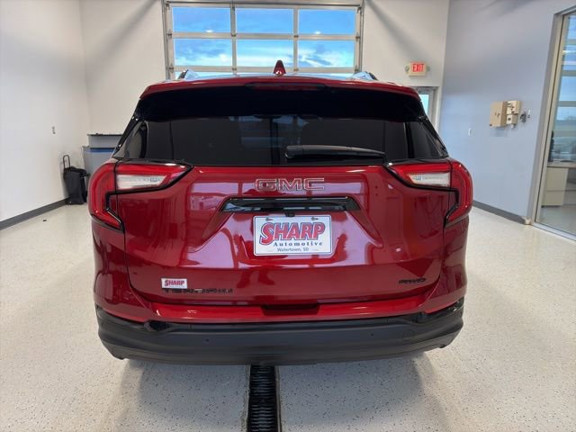 Used 2023 GMC Terrain SLE w/ Driver Convenience Package image 8
