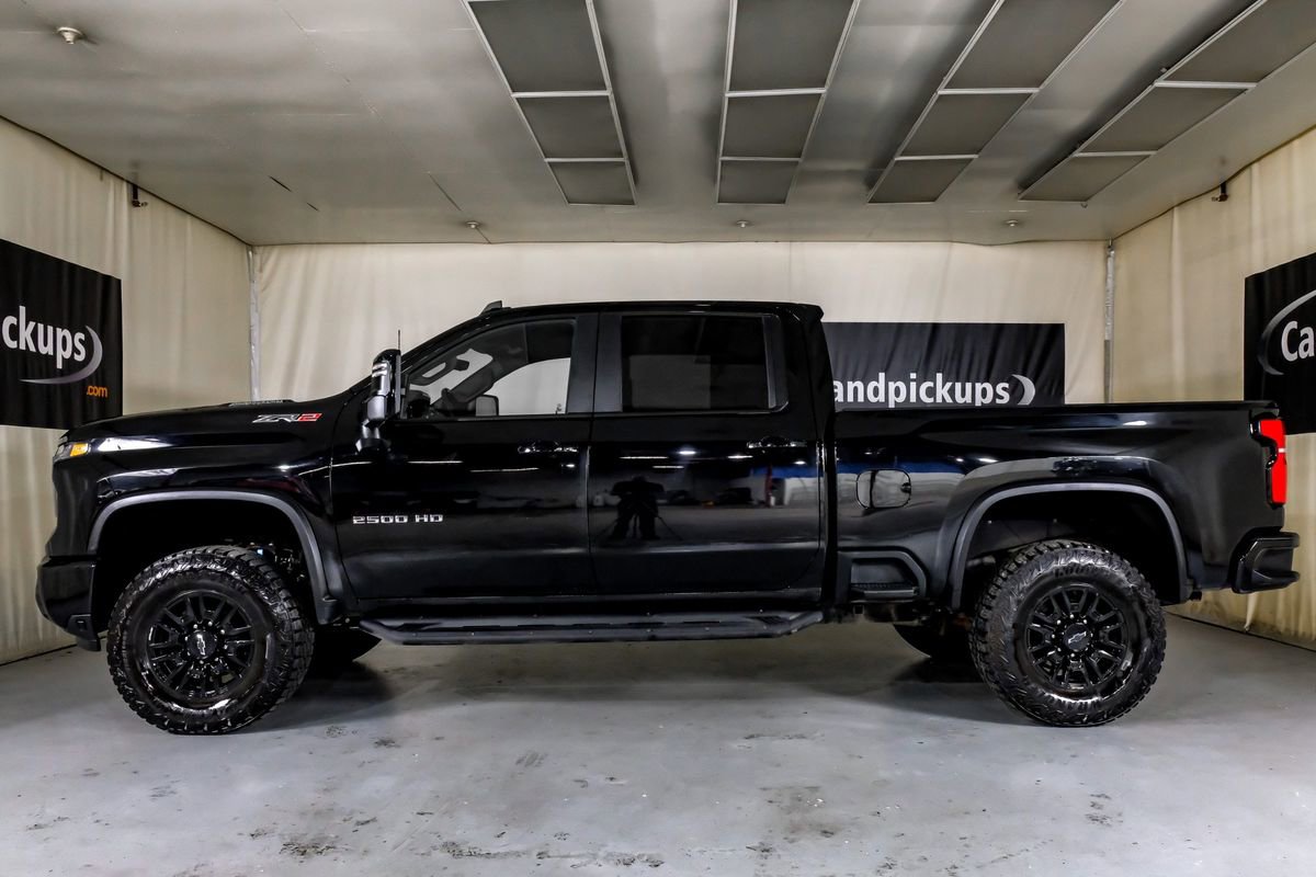 Used 2025 Chevrolet Silverado 2500 ZR2 w/ Technology Package image 11