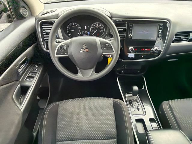 Used 2020 Mitsubishi Outlander ES FWD image 18