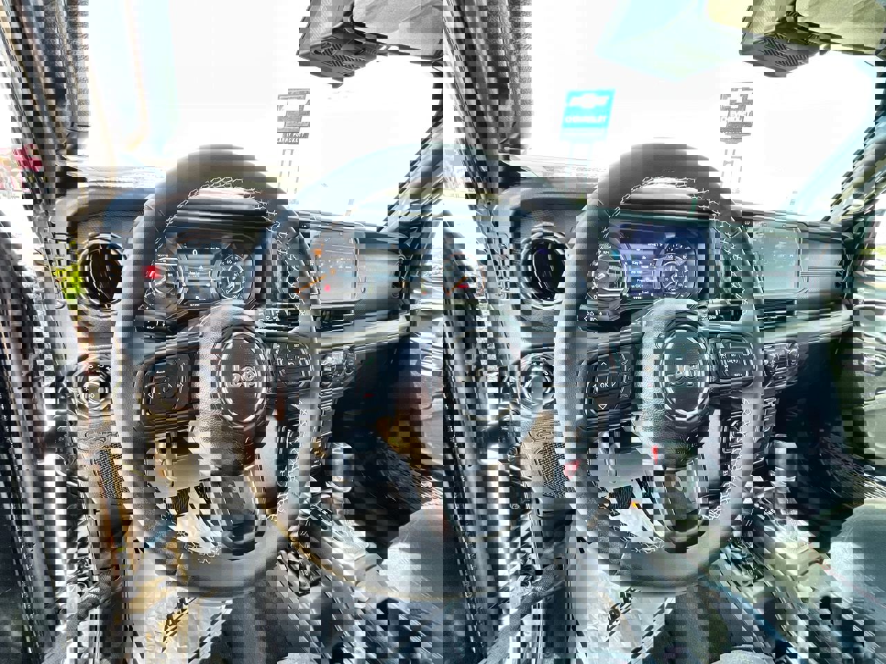 Used 2025 Jeep Wrangler Unlimited Rubicon image 10