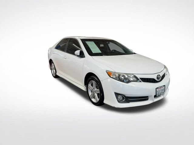 Used 2014 Toyota Camry SE FWD image 3