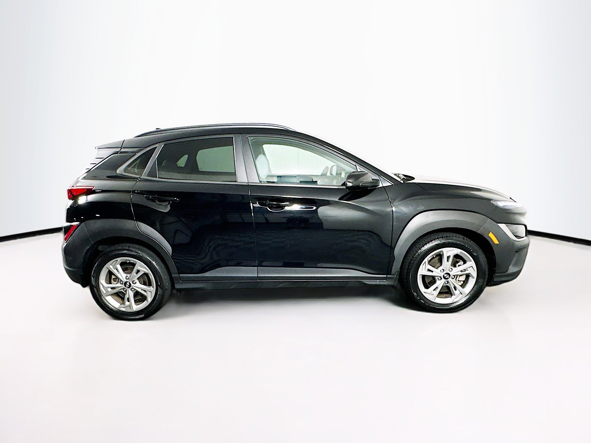Used 2023 Hyundai Kona SEL AWD/4WD image 10