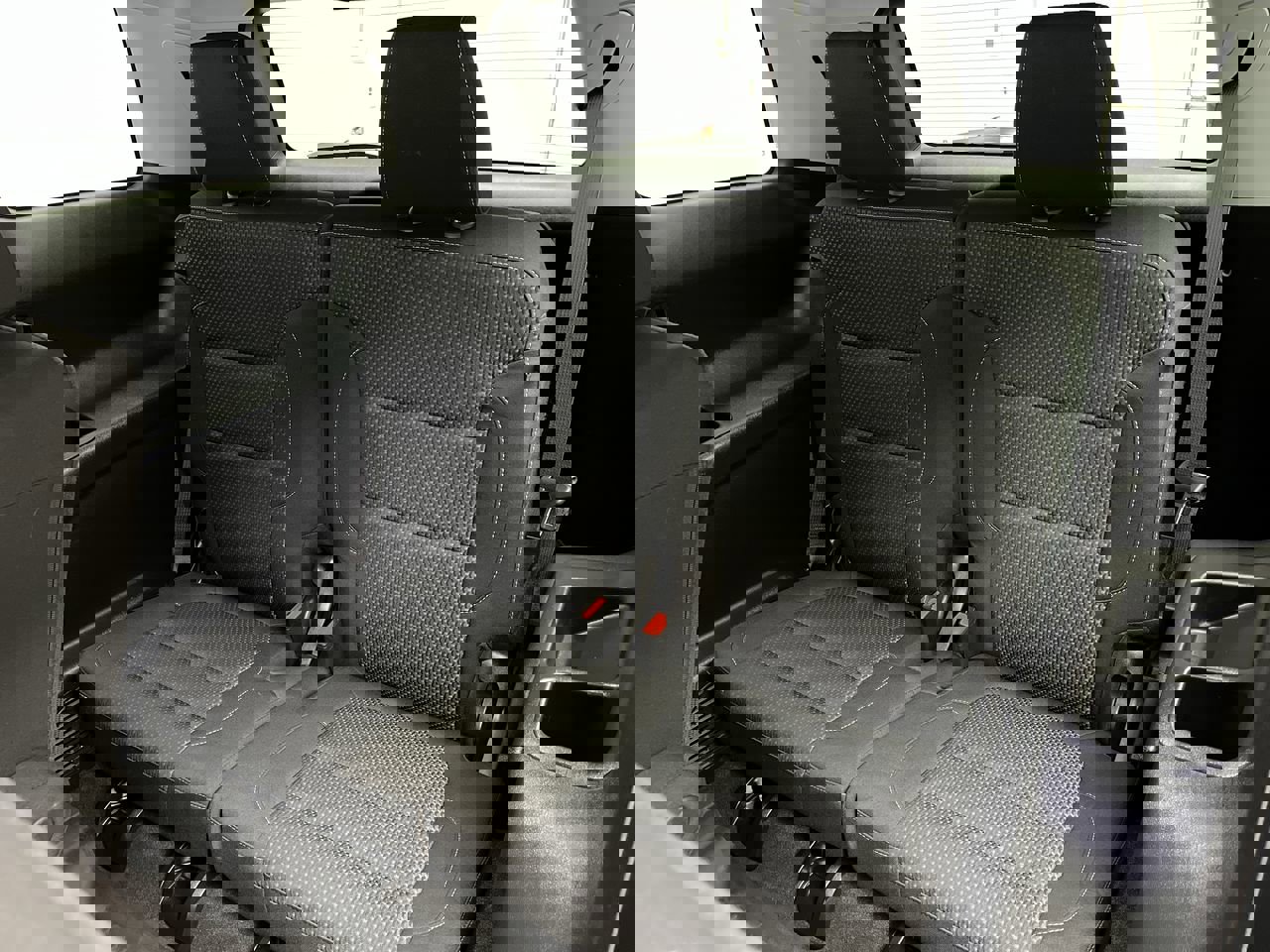 Certified 2023 GMC Acadia SLE w/ Driver Convenience Package image 13