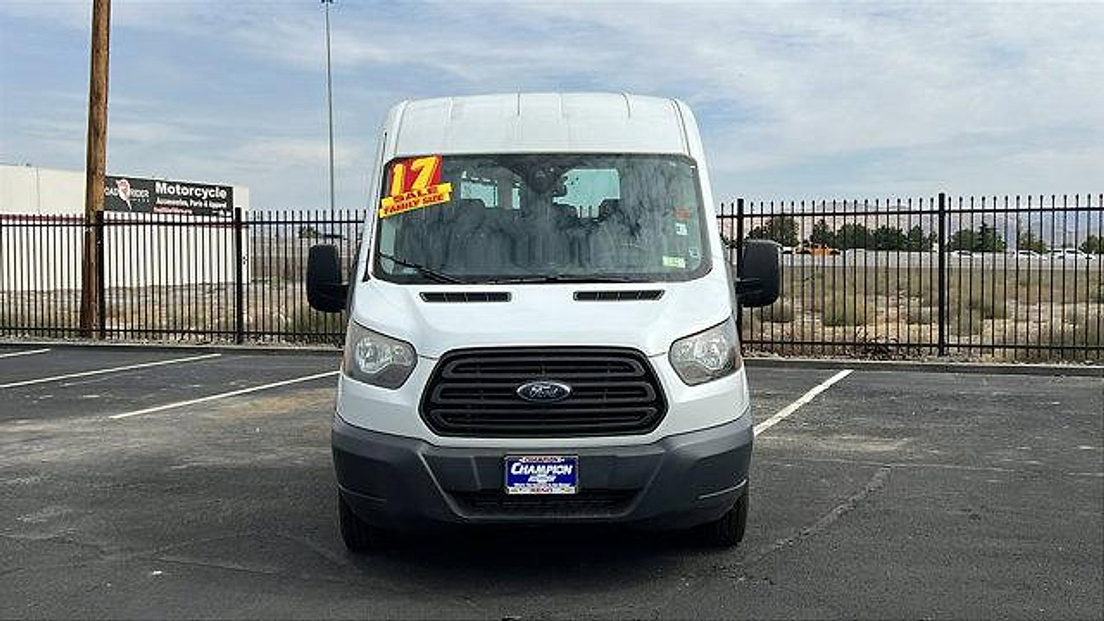 Used 2017 Ford Transit 350 XL image 2