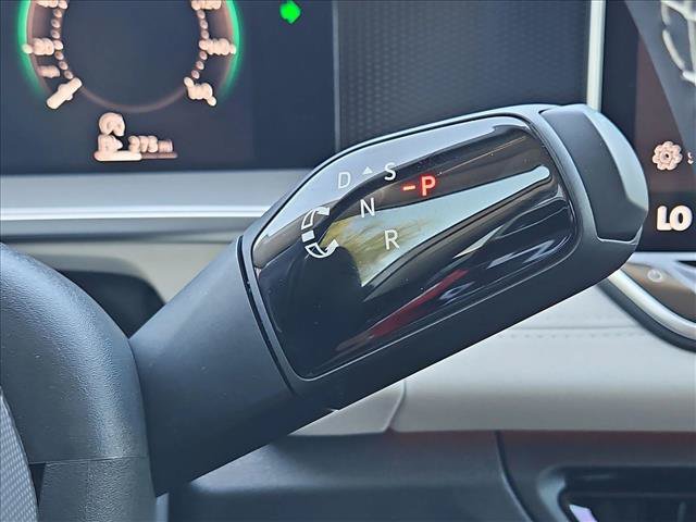 Used 2025 Volkswagen Tiguan SE FWD image 18