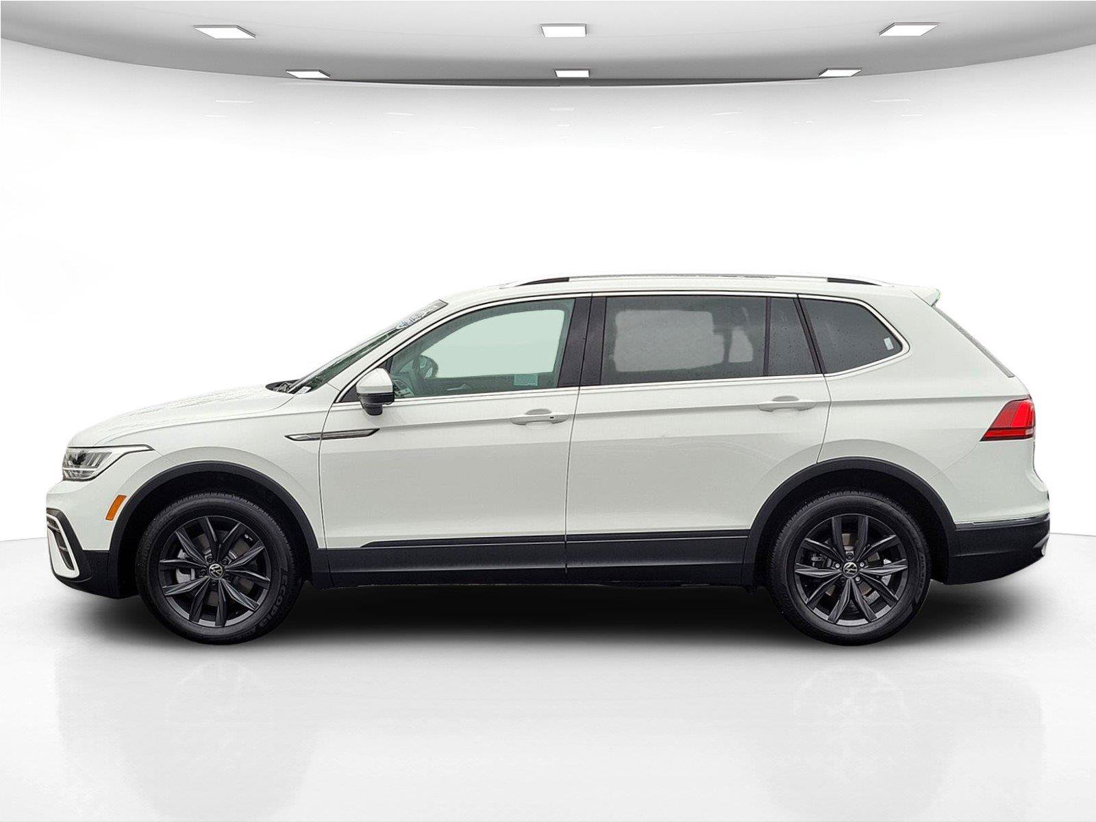Certified 2024 Volkswagen Tiguan SE AWD/4WD image 10