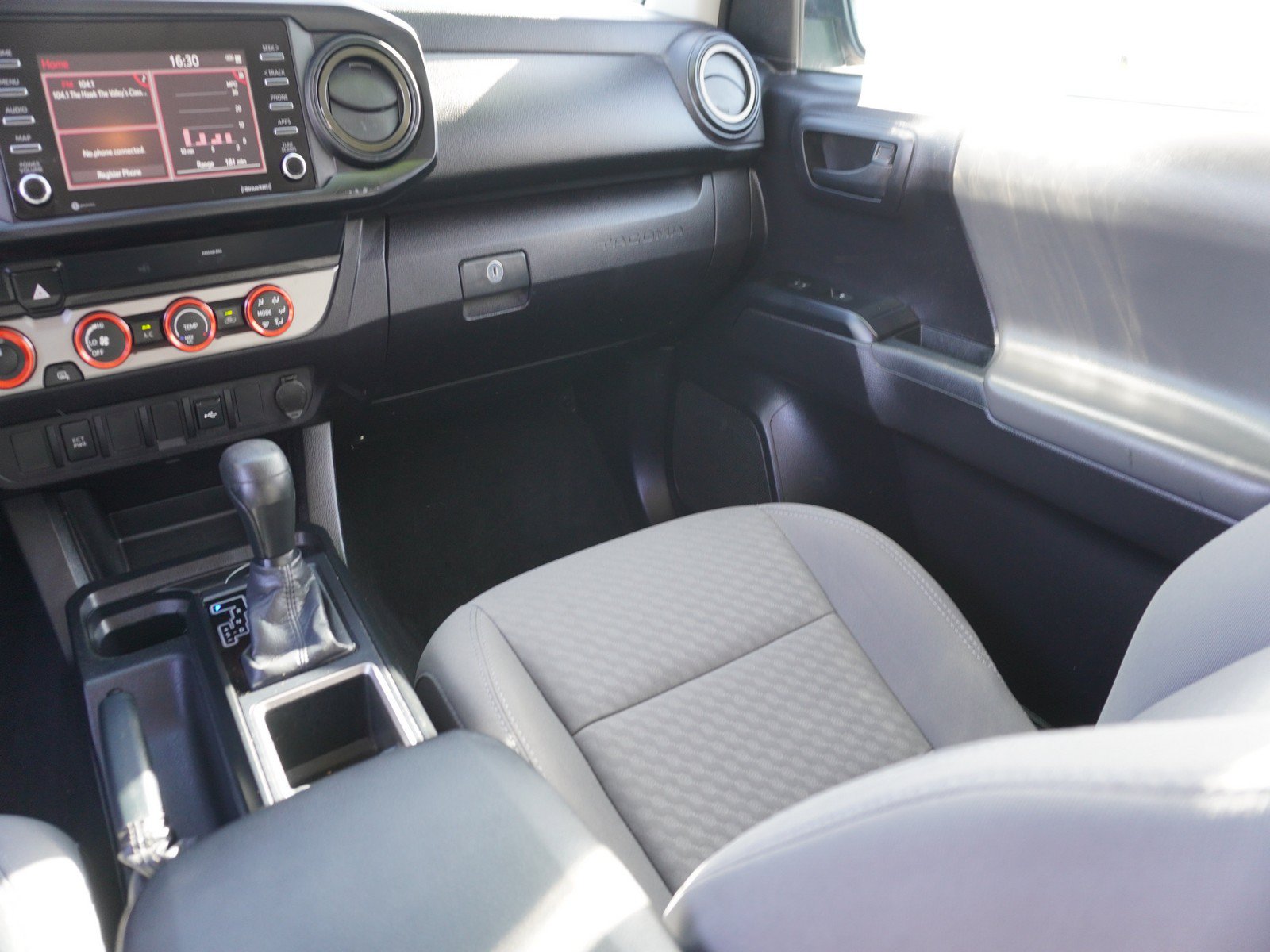 Used 2020 Toyota Tacoma SR AWD/4WD image 18