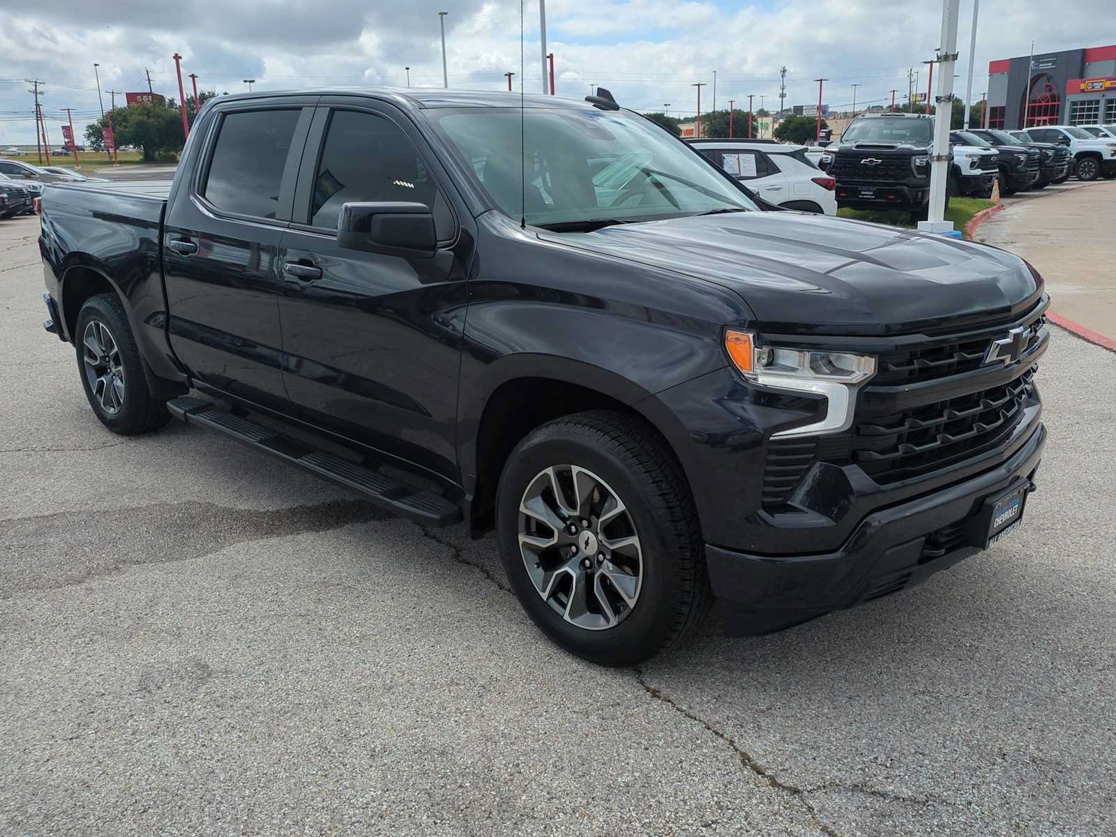 Used 2022 Chevrolet Silverado 1500 RST RWD image 2