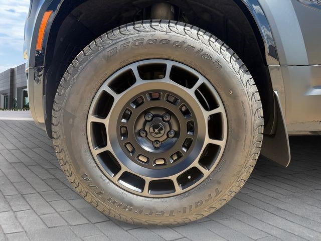 New 2026 Land Rover Defender 110 OCTA AWD/4WD image 9