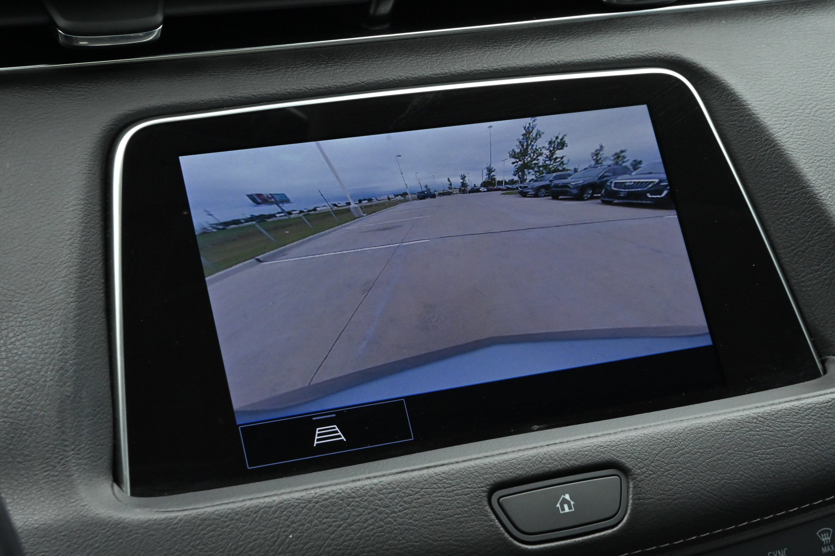 Used 2023 Cadillac XT4 Luxury w/ Cold Weather Package FWD image 18
