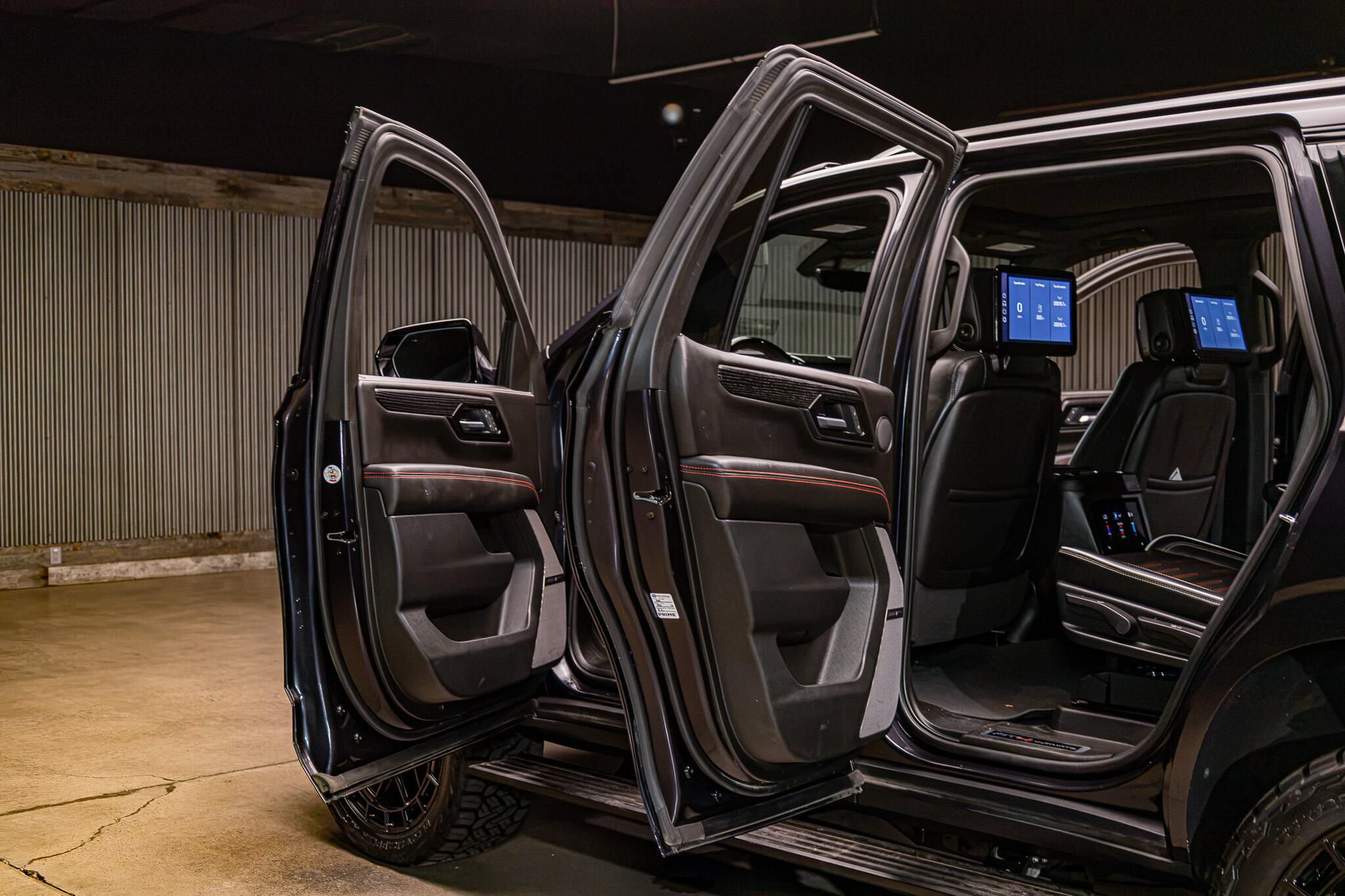 Used 2025 GMC Yukon AT4 Ultimate AWD/4WD image 33