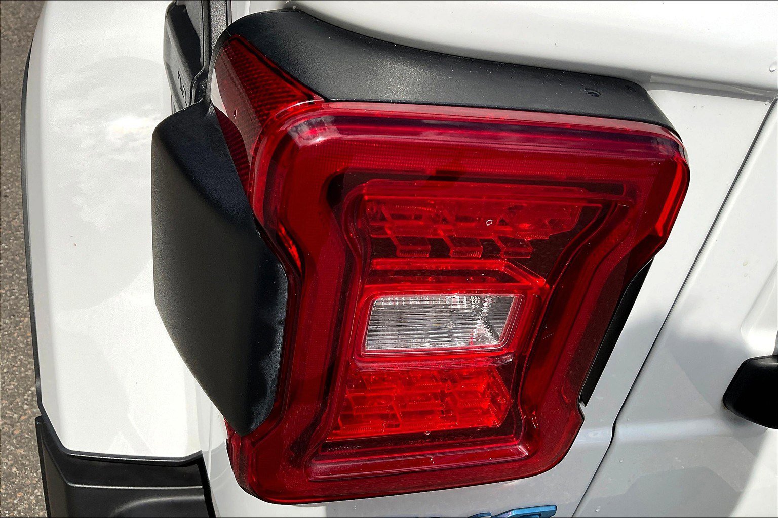 Used 2024 Jeep Wrangler Sahara image 26