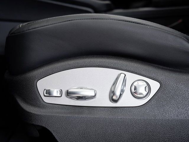 Certified 2025 Porsche Macan image 10