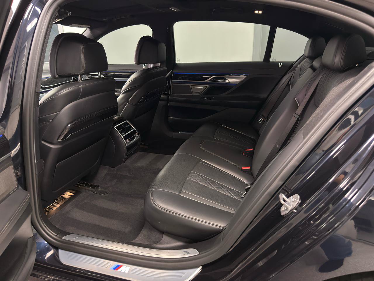 Used 2019 BMW 750i xDrive w/ M Sport Package AWD/4WD image 32
