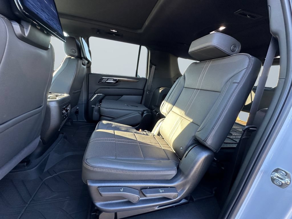 New 2026 Chevrolet Suburban High Country AWD/4WD image 13