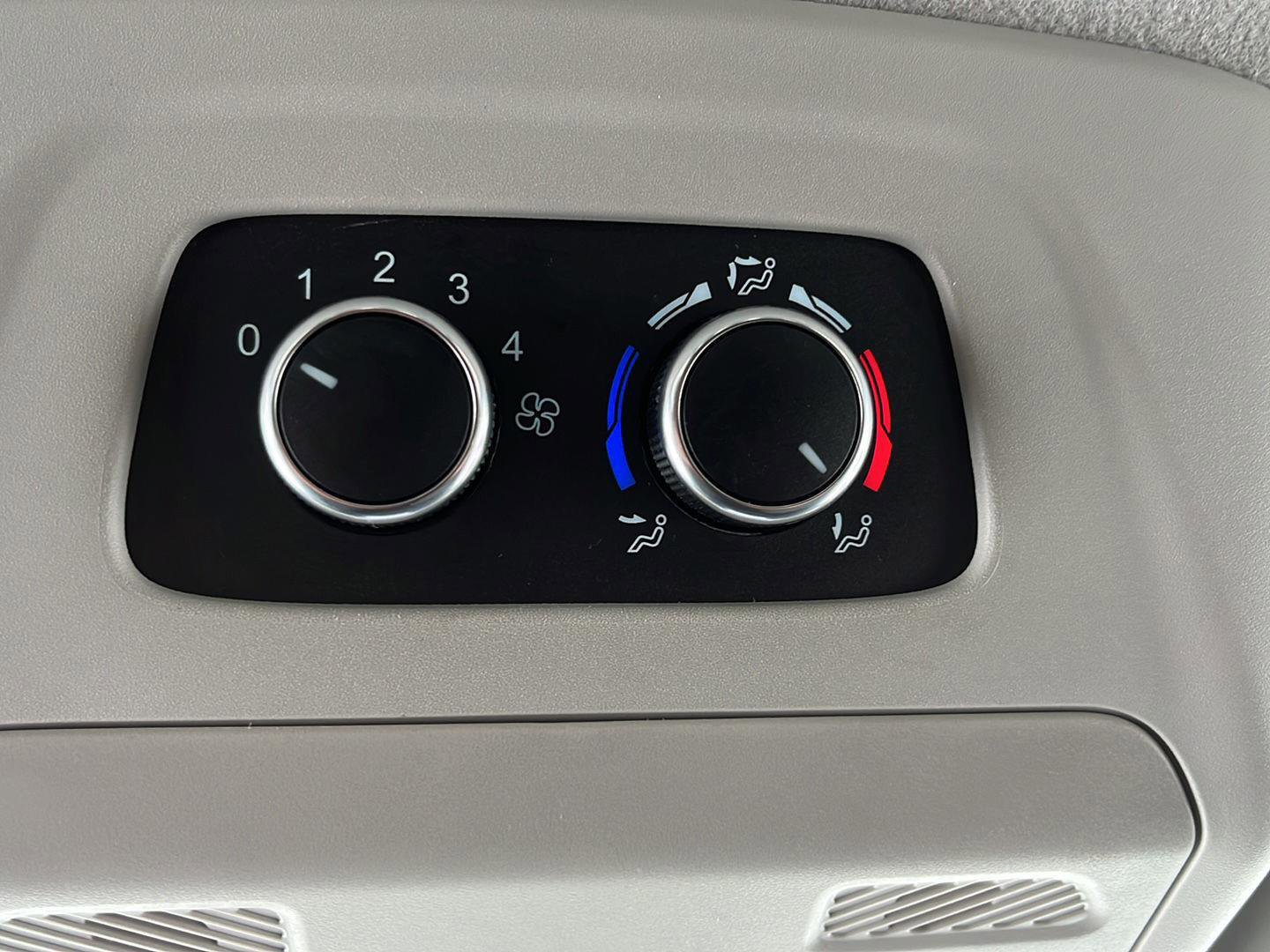 Used 2023 Ford Transit 350 XLT image 15