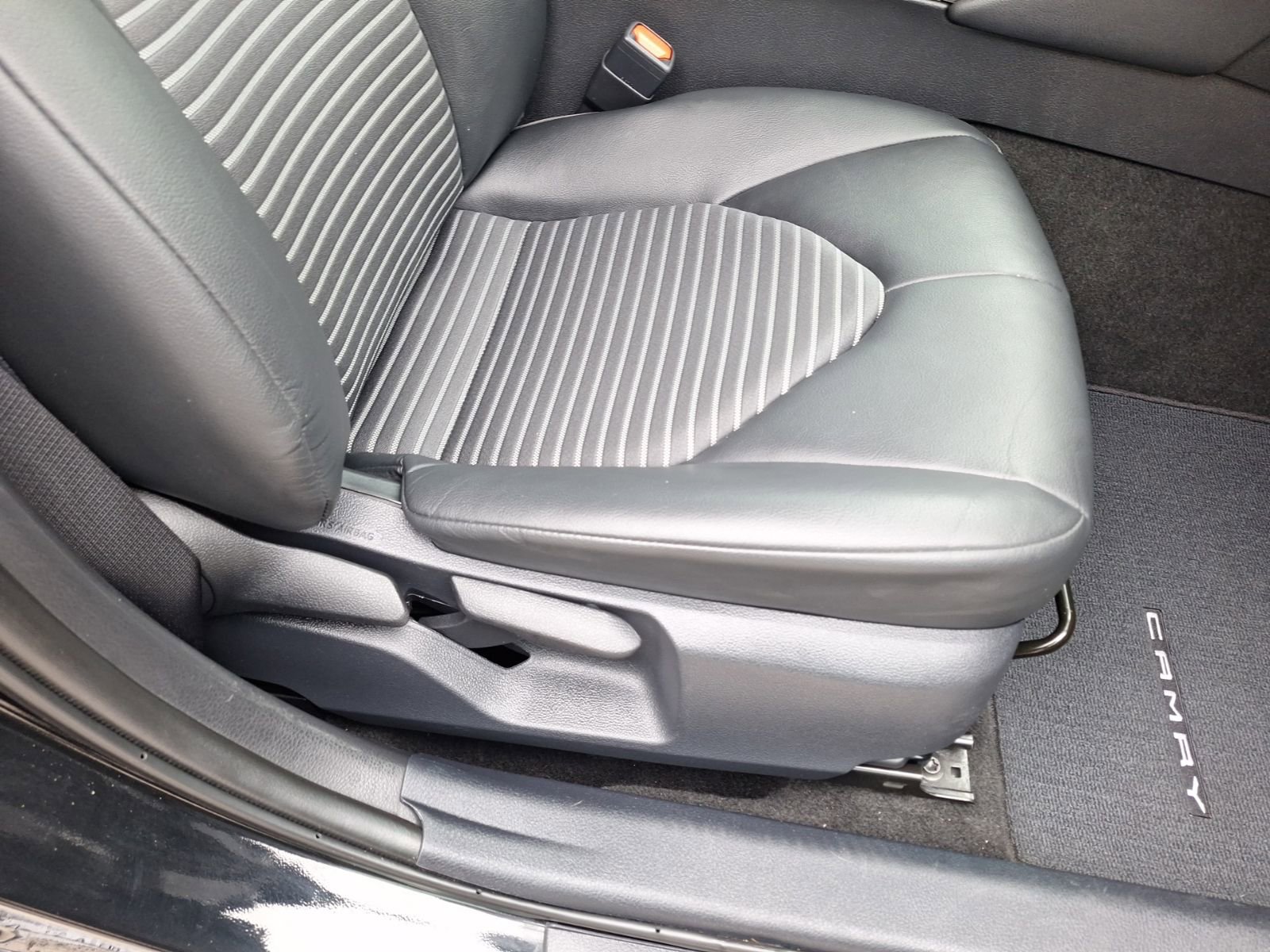 Used 2023 Toyota Camry SE w/ Convenience Package FWD image 32