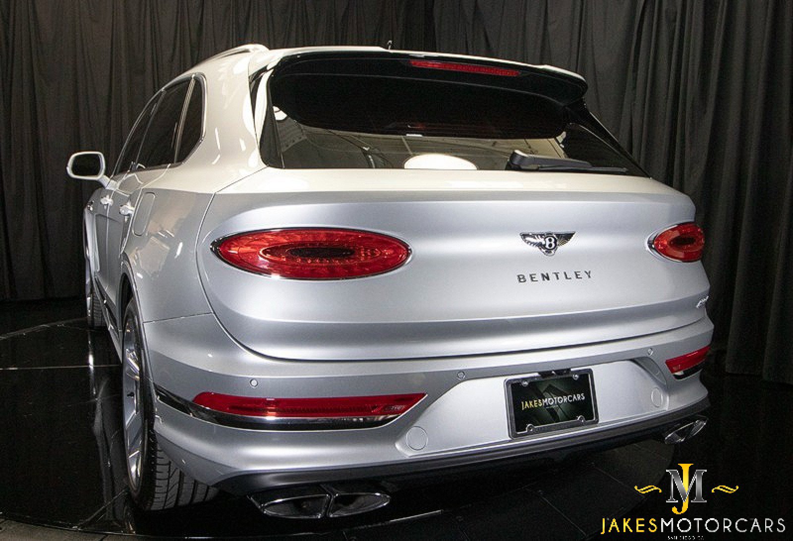 Used 2023 Bentley Bentayga Plug-In Hybrid image 11