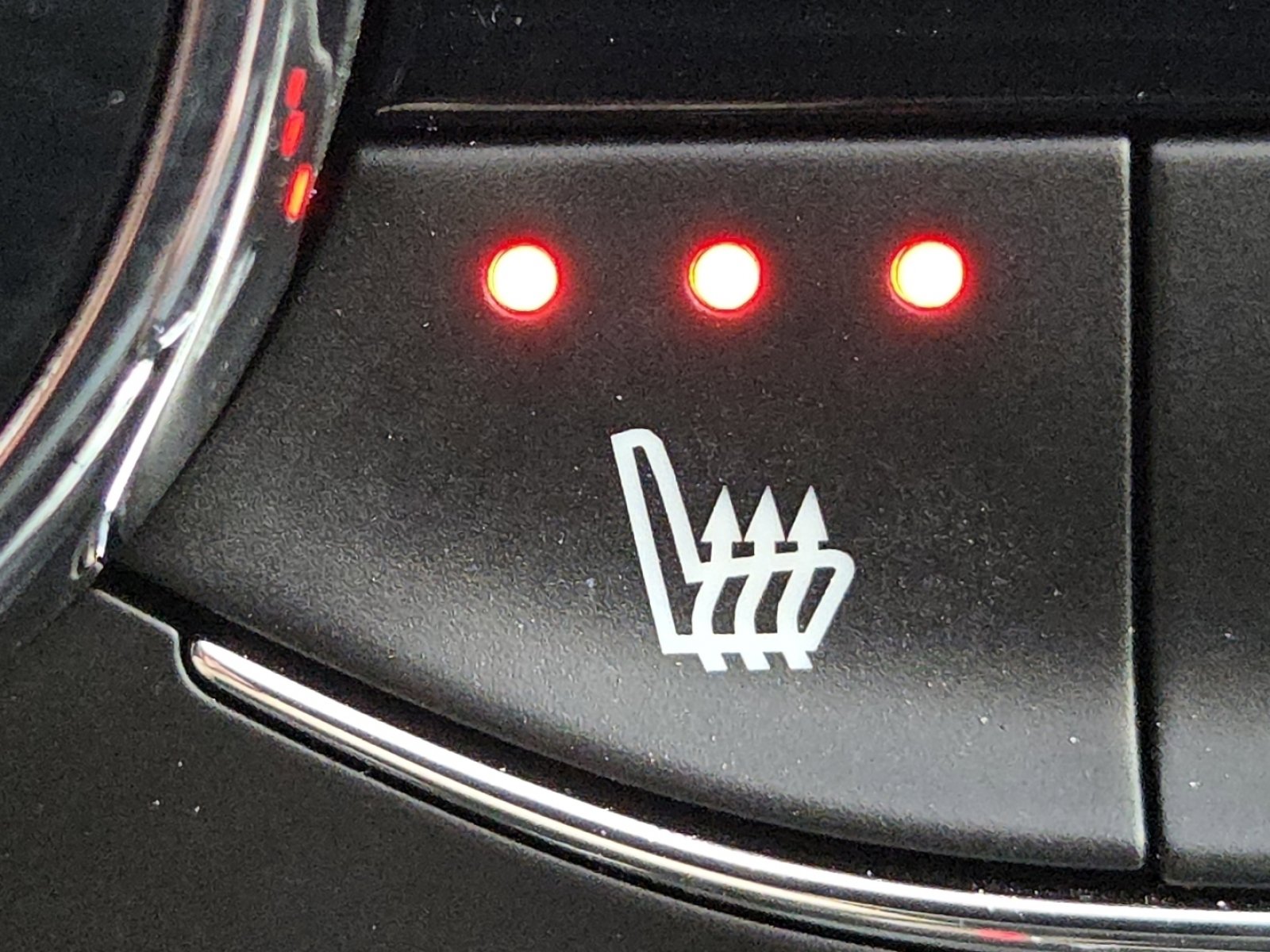 Used 2025 Chevrolet Trax RS w/ Sunroof Package image 6