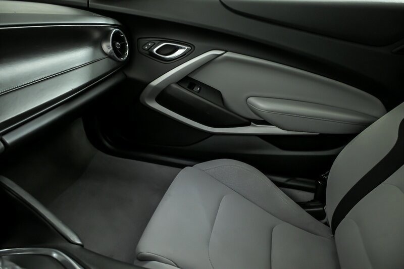 Used 2018 Chevrolet Camaro SS RWD image 30