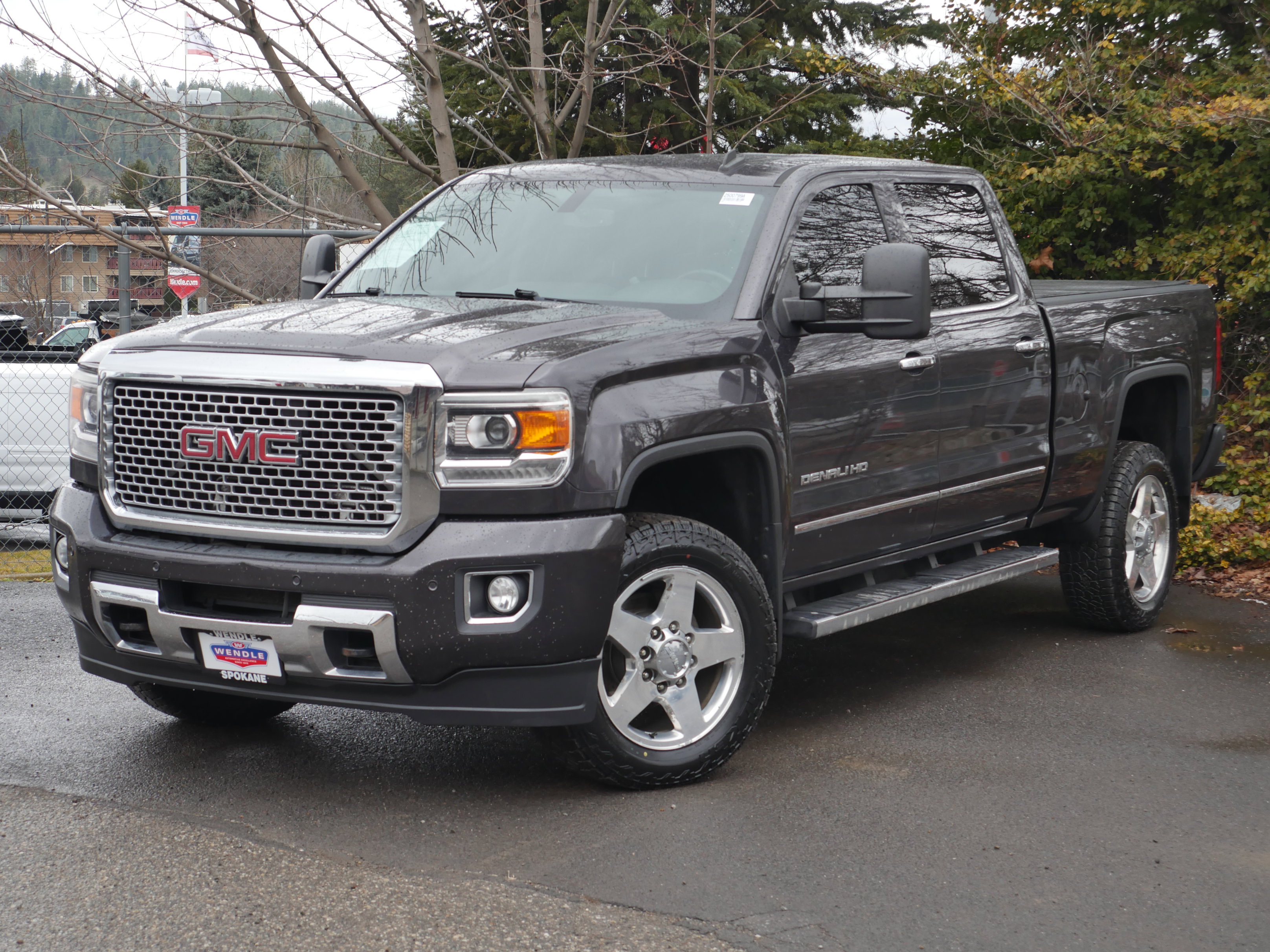 Used 2015 GMC Sierra 2500 Denali image 2