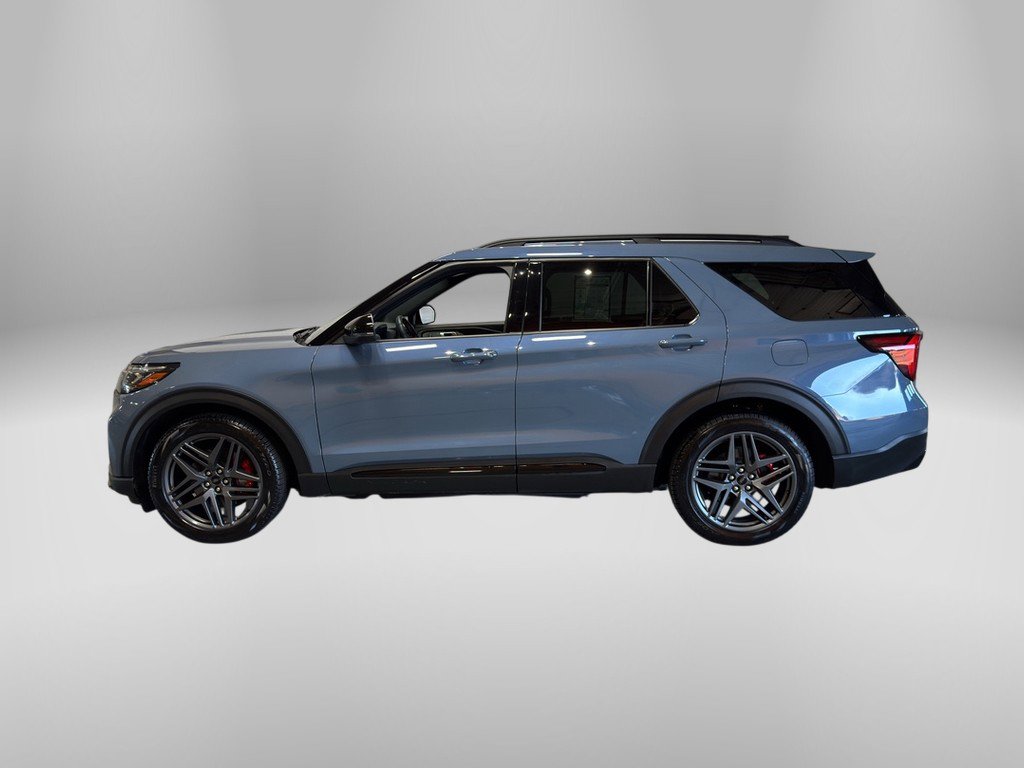 Used 2025 Ford Explorer ST image 3