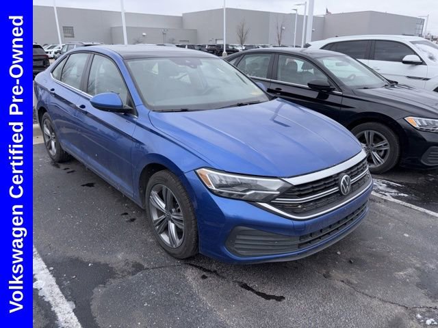 Used 2024 Volkswagen Jetta SE image 1