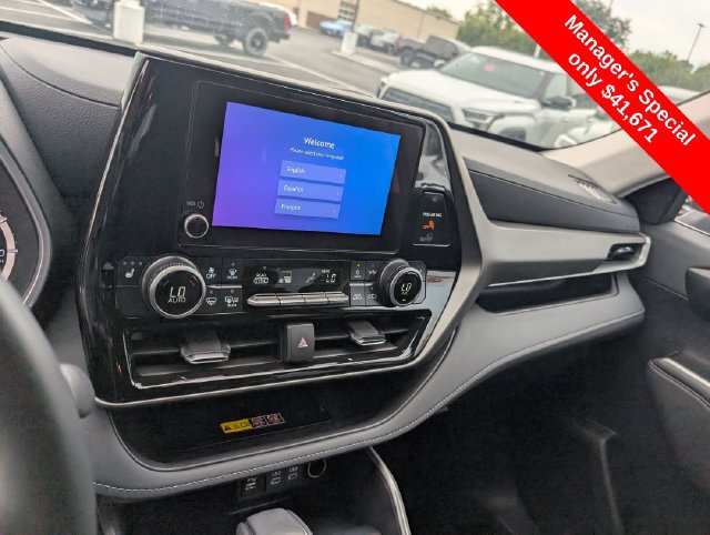 Used 2025 Toyota Highlander XLE AWD/4WD image 21