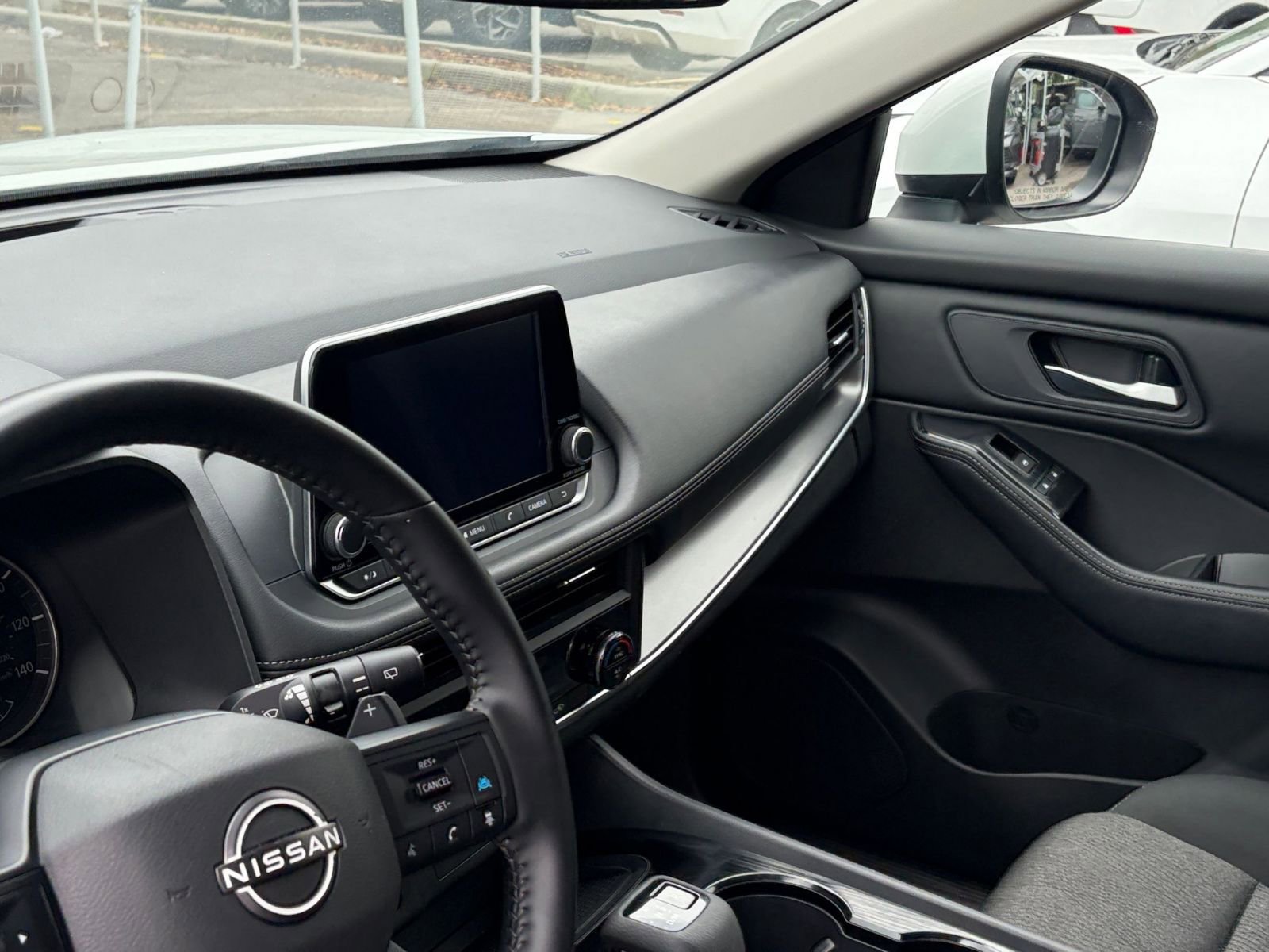 Used 2025 Nissan Rogue SV AWD/4WD image 36