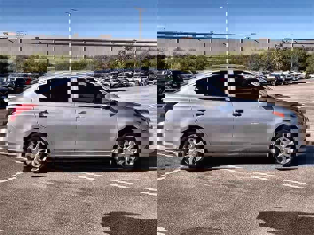 Used 2019 Nissan Versa S Plus image 7