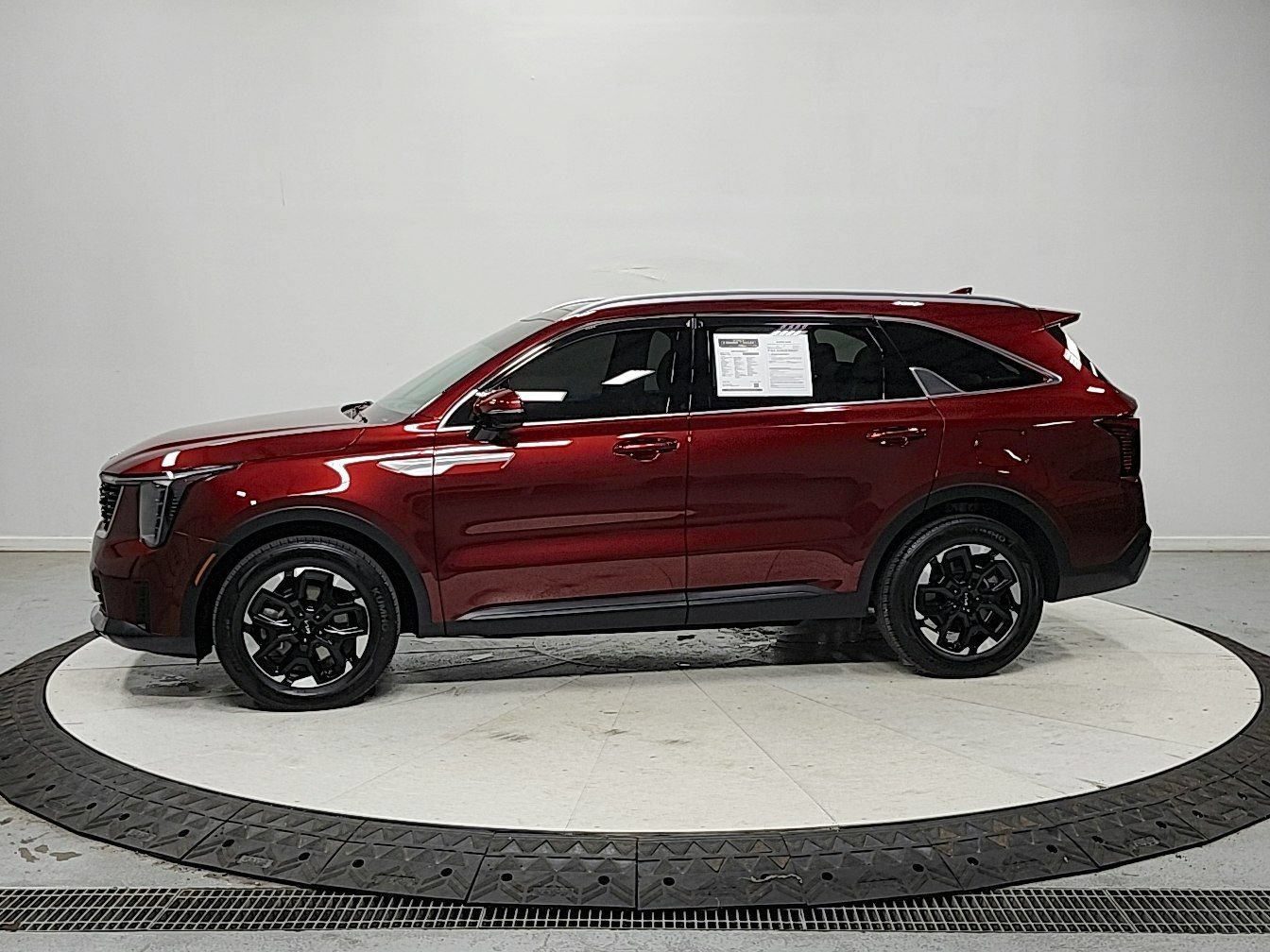 Used 2025 Kia Sorento S w/ Panoramic Sunroof Package FWD image 5