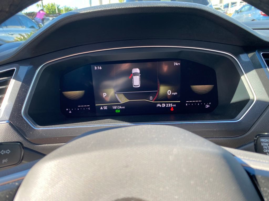 Used 2023 Volkswagen Tiguan SE R-Line image 15