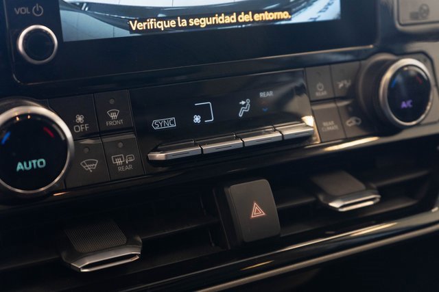 Used 2023 Toyota Highlander XLE image 26