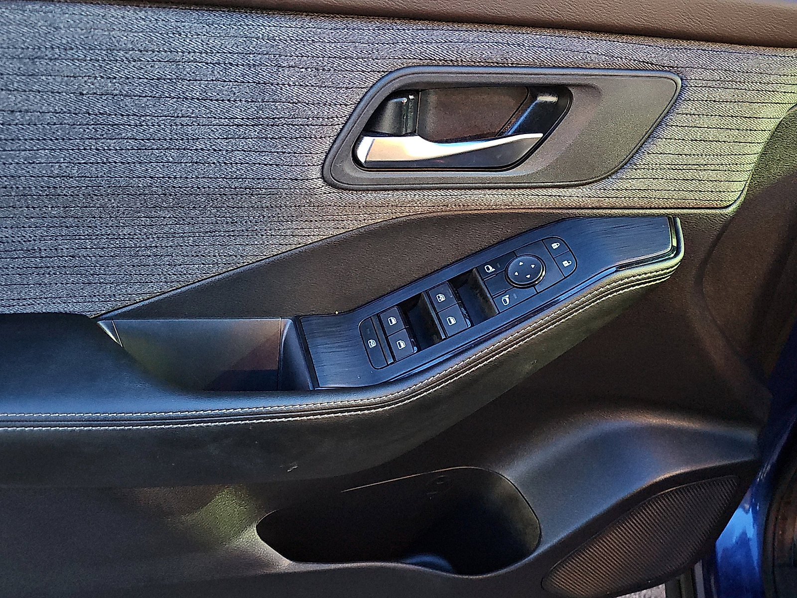 Certified 2023 Nissan Rogue SV image 13