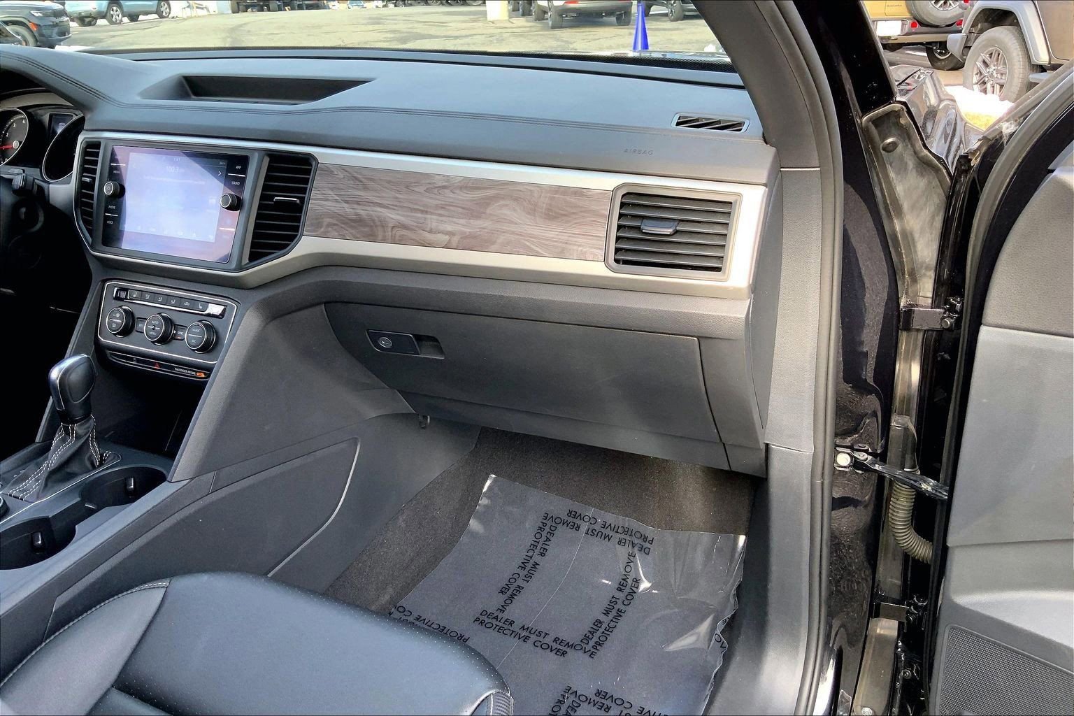 Used 2021 Volkswagen Atlas Cross Sport SE image 18