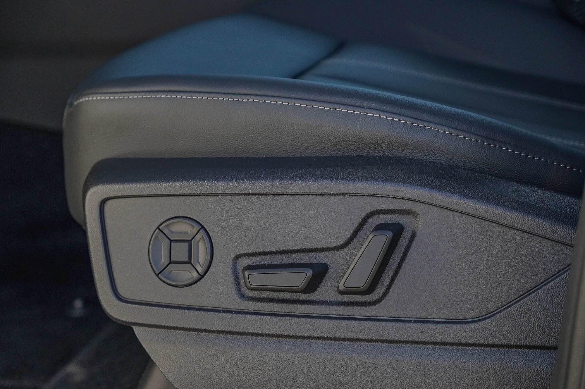 New 2025 Audi Q5 Premium Plus image 17