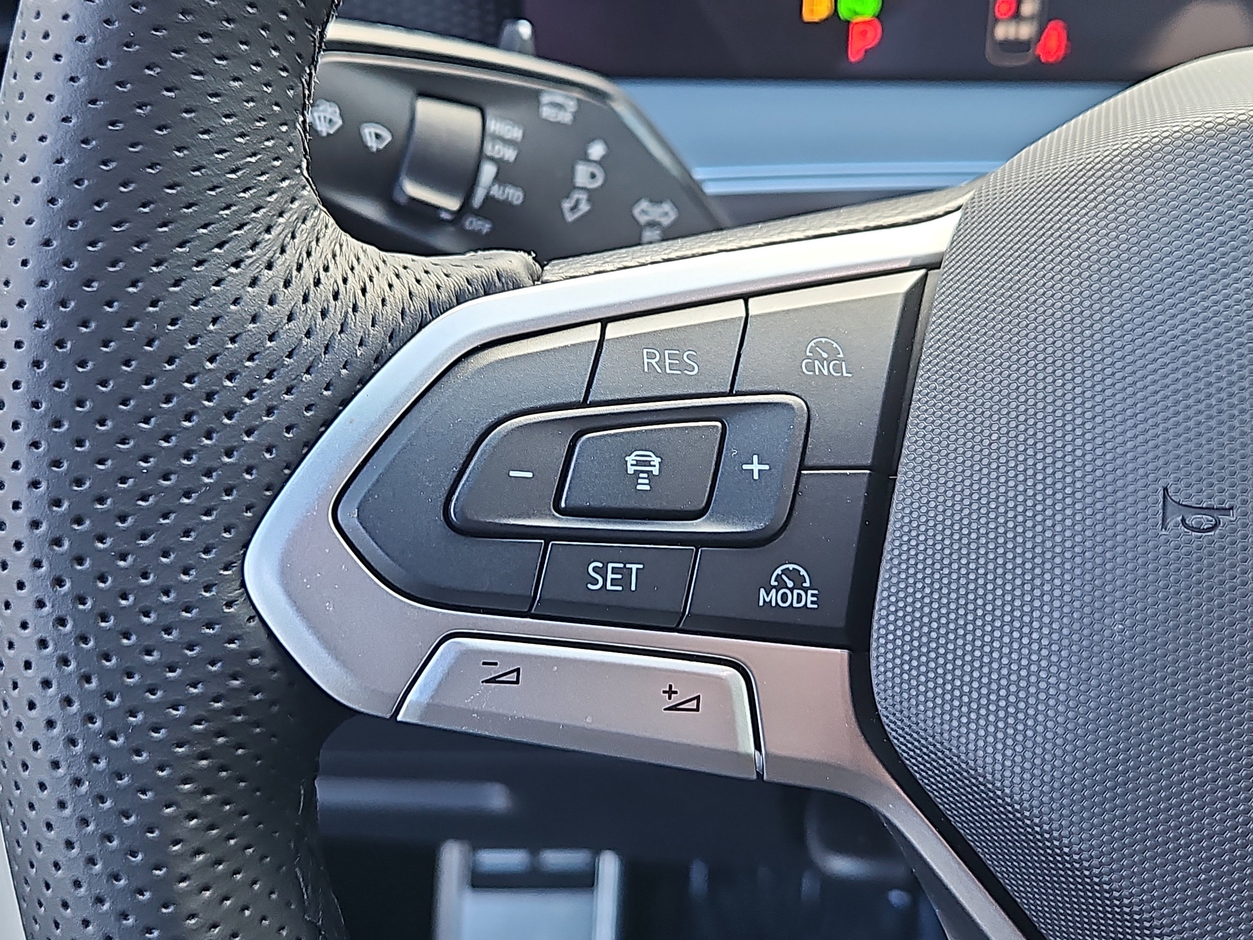 New 2026 Volkswagen Tiguan SE R-Line image 14